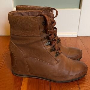 ✨EUC✨ gorgeous brown leather hidden wedge boots